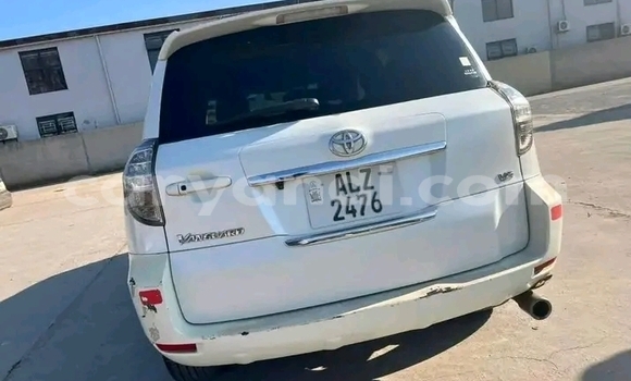 Buy Used Toyota Vanguard White Car in Kaoma in Western Buy Used Toyota Vanguard White Car in Kaoma in Western