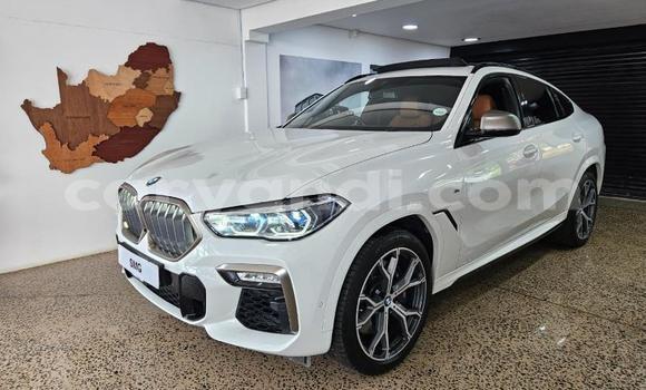 Nunua Ilio tumika BMW X6 M Nyeupe Gari ndani ya Livingstone nchini Zambia