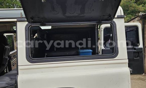 Acheter Occasion Voiture Land Rover Defender Blanc à Chinsali, Nord Acheter Occasion Voiture Land Rover Defender Blanc à Chinsali, Nord