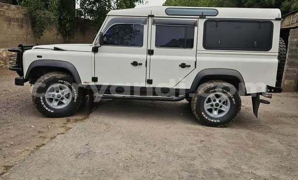 Acheter Occasion Voiture Land Rover Defender Blanc à Chinsali, Nord Acheter Occasion Voiture Land Rover Defender Blanc à Chinsali, Nord