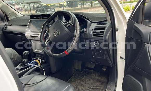 Acheter Occasion Voiture Toyota Land Cruiser Prado Blanc à Lusaka, Zambie Acheter Occasion Voiture Toyota Land Cruiser Prado Blanc à Lusaka, Zambie