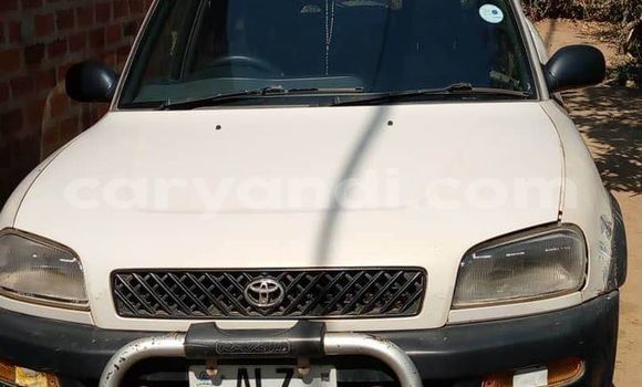 Acheter Occasion Voiture Toyota RAV4 Blanc à Lusaka, Zambie