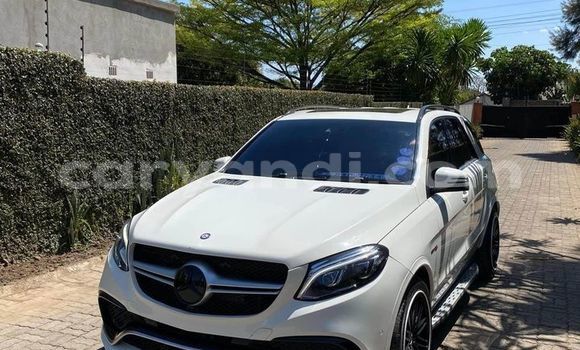 Buy Used Mercedes‒Benz ML–Class White Car in Lusaka in Zambia