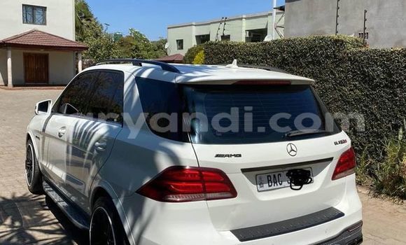 Acheter Occasion Voiture Mercedes‒Benz ML–Class Blanc à Lusaka, Zambie Acheter Occasion Voiture Mercedes‒Benz ML–Class Blanc à Lusaka, Zambie
