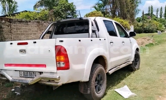 Tenga Tsaru Toyota Hilux Chena Mota in Choma in Southern Tenga Tsaru Toyota Hilux Chena Mota in Choma in Southern