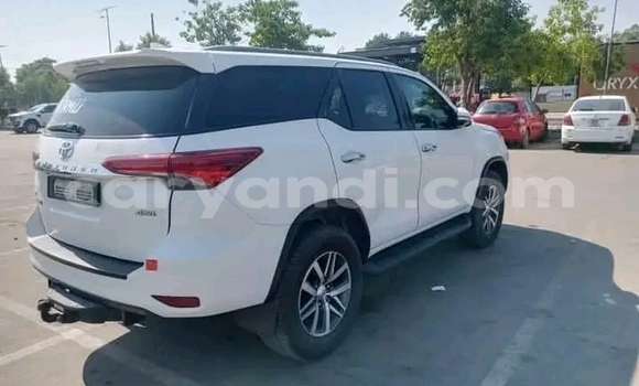 Acheter Occasion Voiture Toyota Fortuner Blanc à Choma, Du sud Acheter Occasion Voiture Toyota Fortuner Blanc à Choma, Du sud
