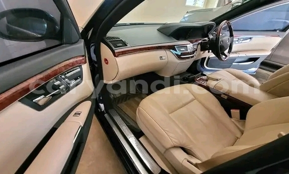 Acheter Occasion Voiture Mercedes-Benz E200 Noir à Lusaka, Zambie Acheter Occasion Voiture Mercedes-Benz E200 Noir à Lusaka, Zambie