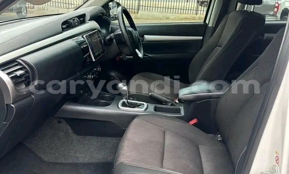 Acheter Occasion Voiture Toyota Hilux Blanc à Lusaka, Zambie Acheter Occasion Voiture Toyota Hilux Blanc à Lusaka, Zambie