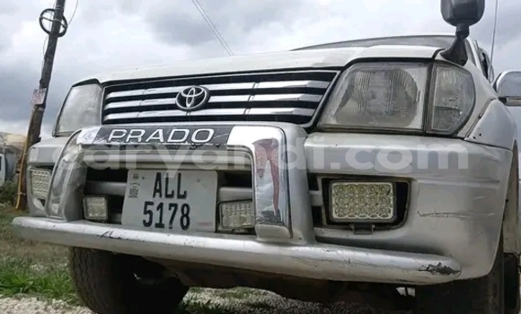 Acheter Occasion Voiture Toyota Prado Blanc à Lusaka, Zambie Acheter Occasion Voiture Toyota Prado Blanc à Lusaka, Zambie