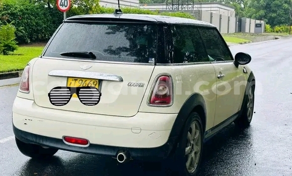 Buy Used Mini Cooper S clubman White Car in Import - Dubai in Zambia Buy Used Mini Cooper S clubman White Car in Import - Dubai in Zambia