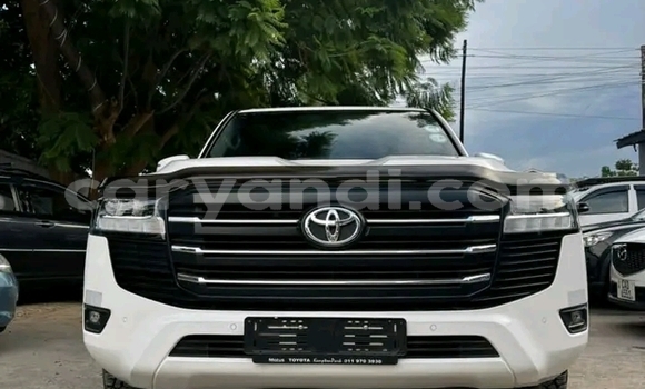 Buy Used Toyota Land Cruiser White Car in Choma in Southern Buy Used Toyota Land Cruiser White Car in Choma in Southern
