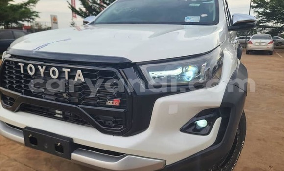Buy Used Toyota Hilux White Car in Lusaka in Zambia