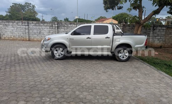 Tenga Tsaru Toyota Hilux Zvimwe Mota in Lusaka in Zambia Tenga Tsaru Toyota Hilux Zvimwe Mota in Lusaka in Zambia