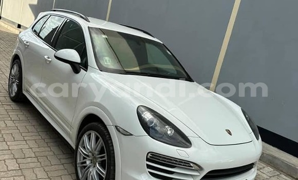 Buy Used Porsche Cayenne White Car in Lusaka in Zambia