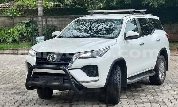 Nunua Ilio tumika Toyota Fortuner Nyeupe Gari ndani ya Lusaka nchini Zambia