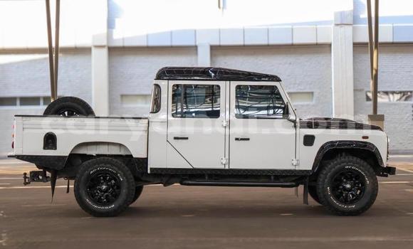Buy Used Land Rover Defender White Car in Livingstone in Zambia Buy Used Land Rover Defender White Car in Livingstone in Zambia