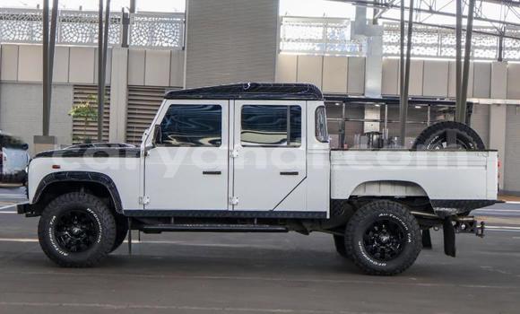 Buy Used Land Rover Defender White Car in Livingstone in Zambia Buy Used Land Rover Defender White Car in Livingstone in Zambia