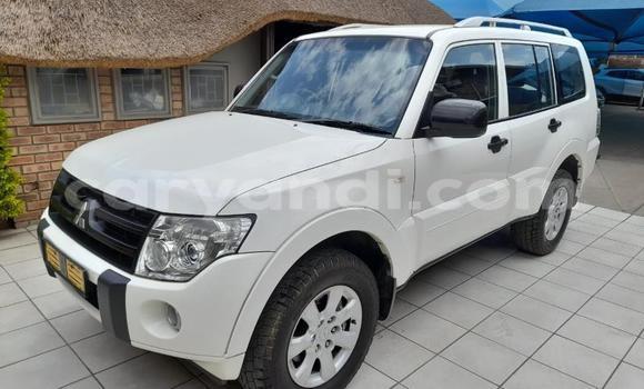 Acheter Occasion Voiture Mitsubishi Pajero Blanc à Livingstone, Zambie