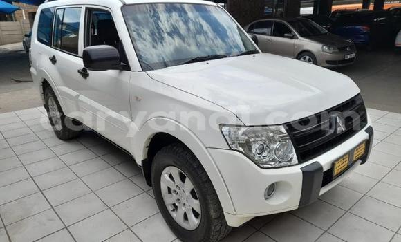 Acheter Occasion Voiture Mitsubishi Pajero Blanc à Livingstone, Zambie Acheter Occasion Voiture Mitsubishi Pajero Blanc à Livingstone, Zambie