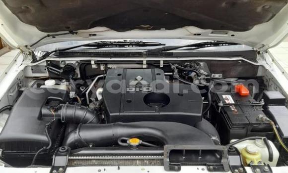 Acheter Occasion Voiture Mitsubishi Pajero Blanc à Livingstone, Zambie Acheter Occasion Voiture Mitsubishi Pajero Blanc à Livingstone, Zambie