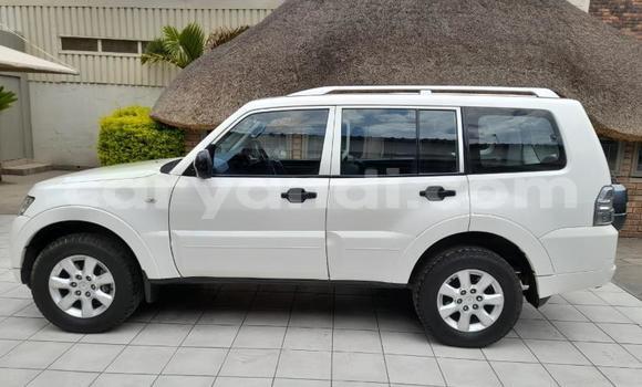 Acheter Occasion Voiture Mitsubishi Pajero Blanc à Livingstone, Zambie Acheter Occasion Voiture Mitsubishi Pajero Blanc à Livingstone, Zambie