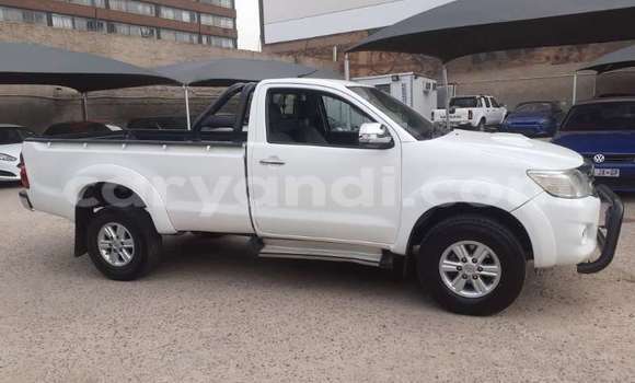 Acheter Occasion Voiture Toyota Hilux Blanc à Livingstone, Zambie Acheter Occasion Voiture Toyota Hilux Blanc à Livingstone, Zambie