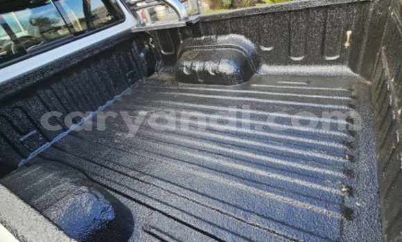 Acheter Occasion Voiture Toyota Hilux Blanc à Livingstone, Zambie Acheter Occasion Voiture Toyota Hilux Blanc à Livingstone, Zambie