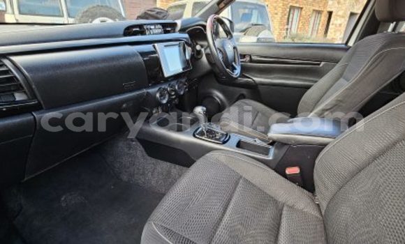 Acheter Occasion Voiture Toyota Hilux Blanc à Livingstone, Zambie Acheter Occasion Voiture Toyota Hilux Blanc à Livingstone, Zambie