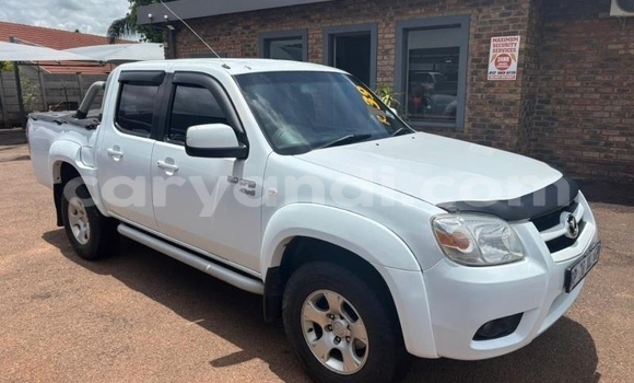 Acheter Occasion Voiture Mazda BT-50 Blanc à Livingstone, Zambie