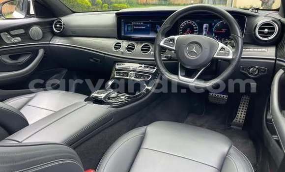 Acheter Occasion Voiture Mercedes-Benz E200 Autre à Lusaka, Zambie Acheter Occasion Voiture Mercedes-Benz E200 Autre à Lusaka, Zambie