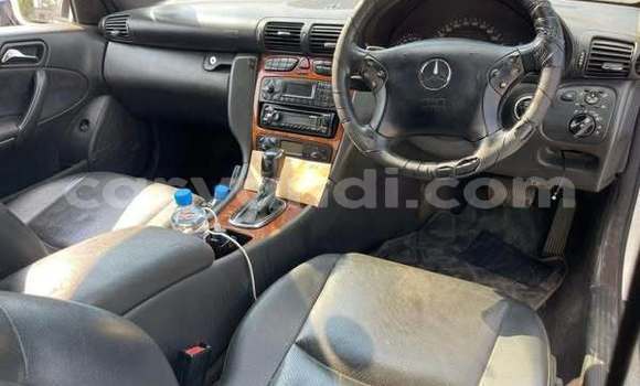 Acheter Occasion Voiture Mercedes-Benz C180 coupe Blanc à Lusaka, Zambie Acheter Occasion Voiture Mercedes-Benz C180 coupe Blanc à Lusaka, Zambie