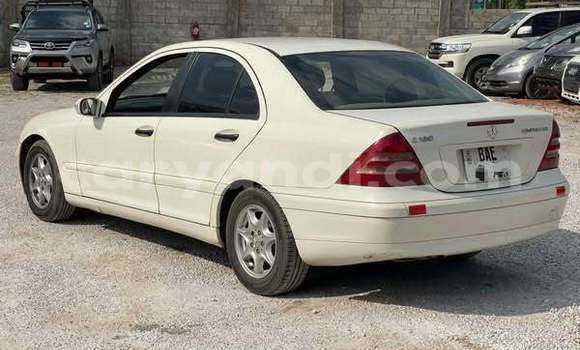 Acheter Occasion Voiture Mercedes-Benz C180 coupe Blanc à Lusaka, Zambie Acheter Occasion Voiture Mercedes-Benz C180 coupe Blanc à Lusaka, Zambie