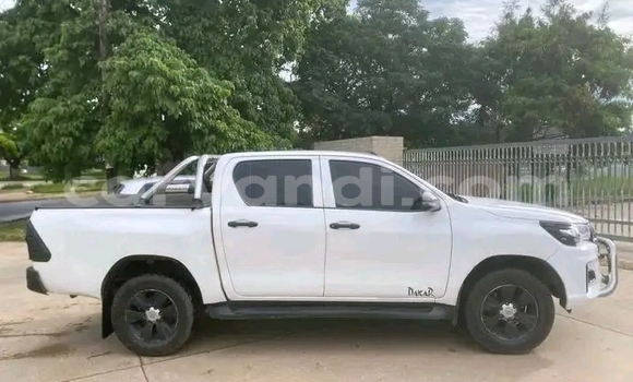 Tenga Tsaru Toyota Hilux Chena Mota in Choma in Southern