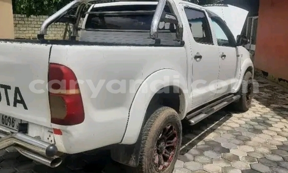 Acheter Occasion Voiture Toyota Hilux Blanc à Lusaka, Zambie