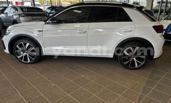 Acheter Occasion Voiture Volkswagen T-Roc Blanc à Lusaka, Zambie Acheter Occasion Voiture Volkswagen T-Roc Blanc à Lusaka, Zambie