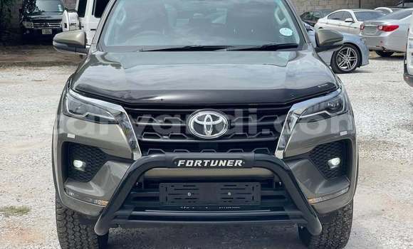 Tenga Tsaru Toyota Fortuner Zvimwe Mota in Lusaka in Zambia