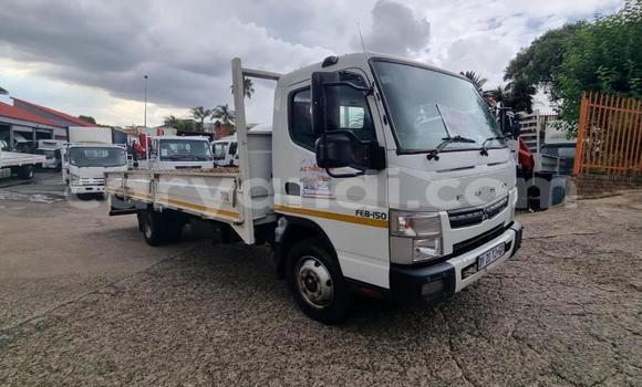 Buy Used Mitsubishi Fuso White Truck in Kitwe in Zambia