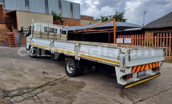 Tenga Tsaru Mitsubishi Fuso Chena Rori in Kitwe in Zambia Tenga Tsaru Mitsubishi Fuso Chena Rori in Kitwe in Zambia