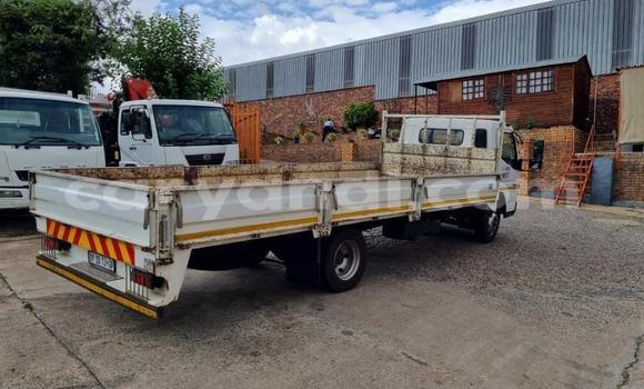 Tenga Tsaru Mitsubishi Fuso Chena Rori in Kitwe in Zambia Tenga Tsaru Mitsubishi Fuso Chena Rori in Kitwe in Zambia