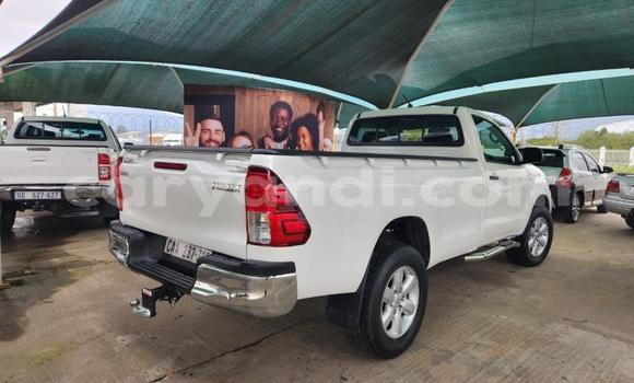 Acheter Occasion Voiture Toyota Hilux Blanc à Livingstone, Zambie Acheter Occasion Voiture Toyota Hilux Blanc à Livingstone, Zambie