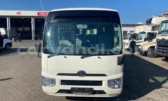 Acheter Occasion Voiture Toyota Coaster Blanc à Kitwe, Zambie Acheter Occasion Voiture Toyota Coaster Blanc à Kitwe, Zambie