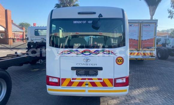 Acheter Occasion Voiture Toyota Coaster Blanc à Kitwe, Zambie Acheter Occasion Voiture Toyota Coaster Blanc à Kitwe, Zambie