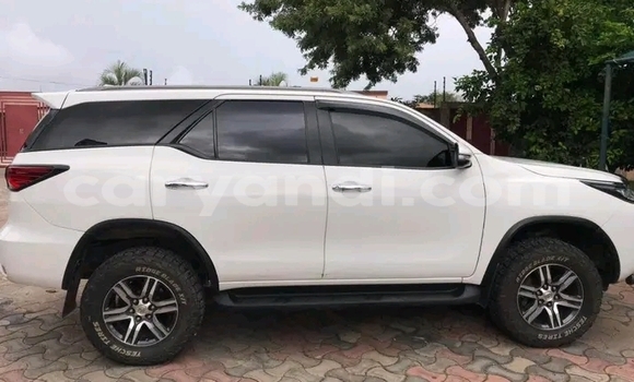 Acheter Occasion Voiture Toyota Fortuner Blanc à Lusaka, Zambie Acheter Occasion Voiture Toyota Fortuner Blanc à Lusaka, Zambie