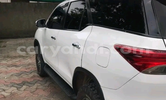Acheter Occasion Voiture Toyota Fortuner Blanc à Lusaka, Zambie Acheter Occasion Voiture Toyota Fortuner Blanc à Lusaka, Zambie