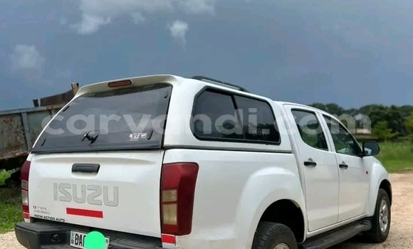 Acheter Occasion Voiture Isuzu KB Blanc à Lusaka, Zambie Acheter Occasion Voiture Isuzu KB Blanc à Lusaka, Zambie