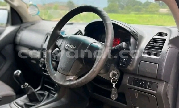 Acheter Occasion Voiture Isuzu KB Blanc à Lusaka, Zambie Acheter Occasion Voiture Isuzu KB Blanc à Lusaka, Zambie