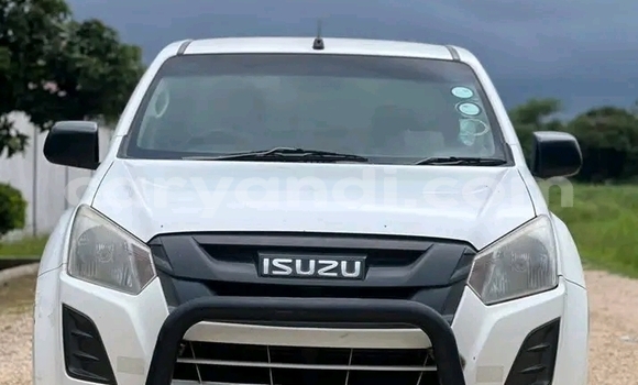 Acheter Occasion Voiture Isuzu KB Blanc à Lusaka, Zambie Acheter Occasion Voiture Isuzu KB Blanc à Lusaka, Zambie
