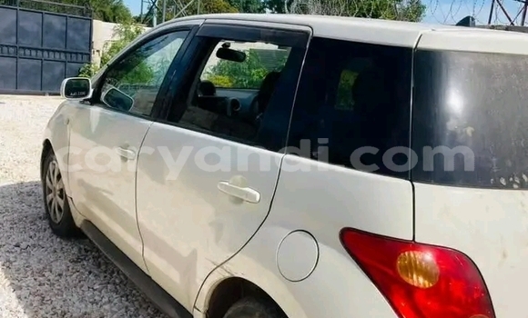 Acheter Occasion Voiture Toyota IST Blanc à Kaoma, Occidental Acheter Occasion Voiture Toyota IST Blanc à Kaoma, Occidental