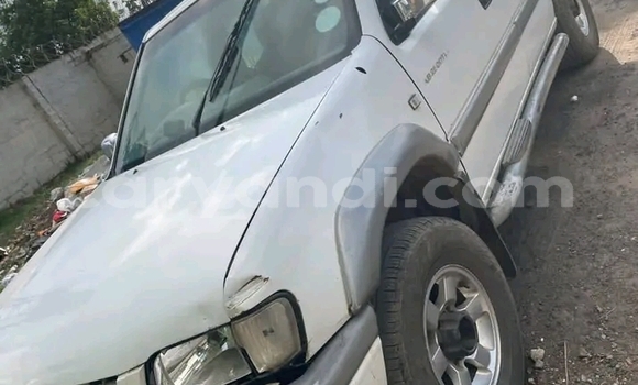 Buy Used Isuzu D–MAX White Car in Lusaka in Zambia
