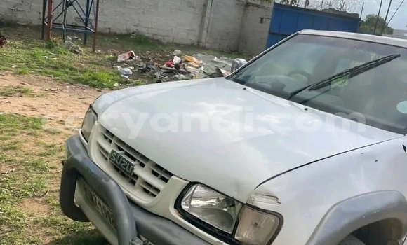 Acheter Occasion Voiture Isuzu D–MAX Blanc à Lusaka, Zambie Acheter Occasion Voiture Isuzu D–MAX Blanc à Lusaka, Zambie